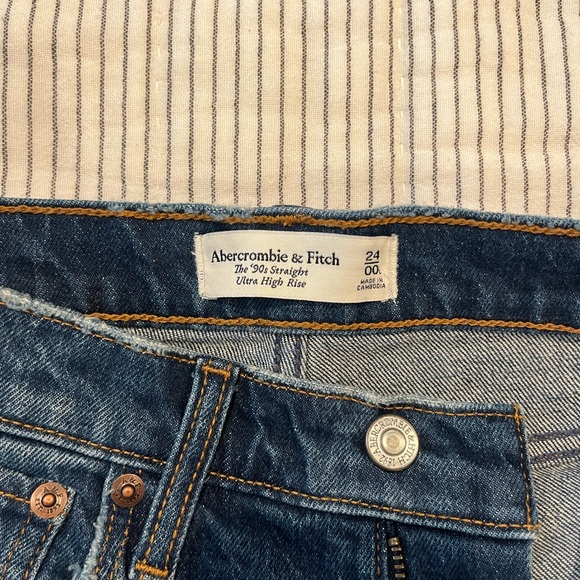 Abercrombie 90’s Straight Ultra High Rise Jeans - Picture 5 of 7